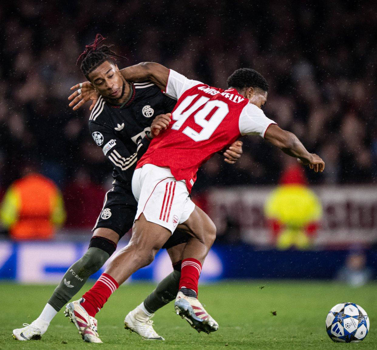 拜仁欧冠连胜终结，诺伊尔失误助阿森纳3-1锁定胜局